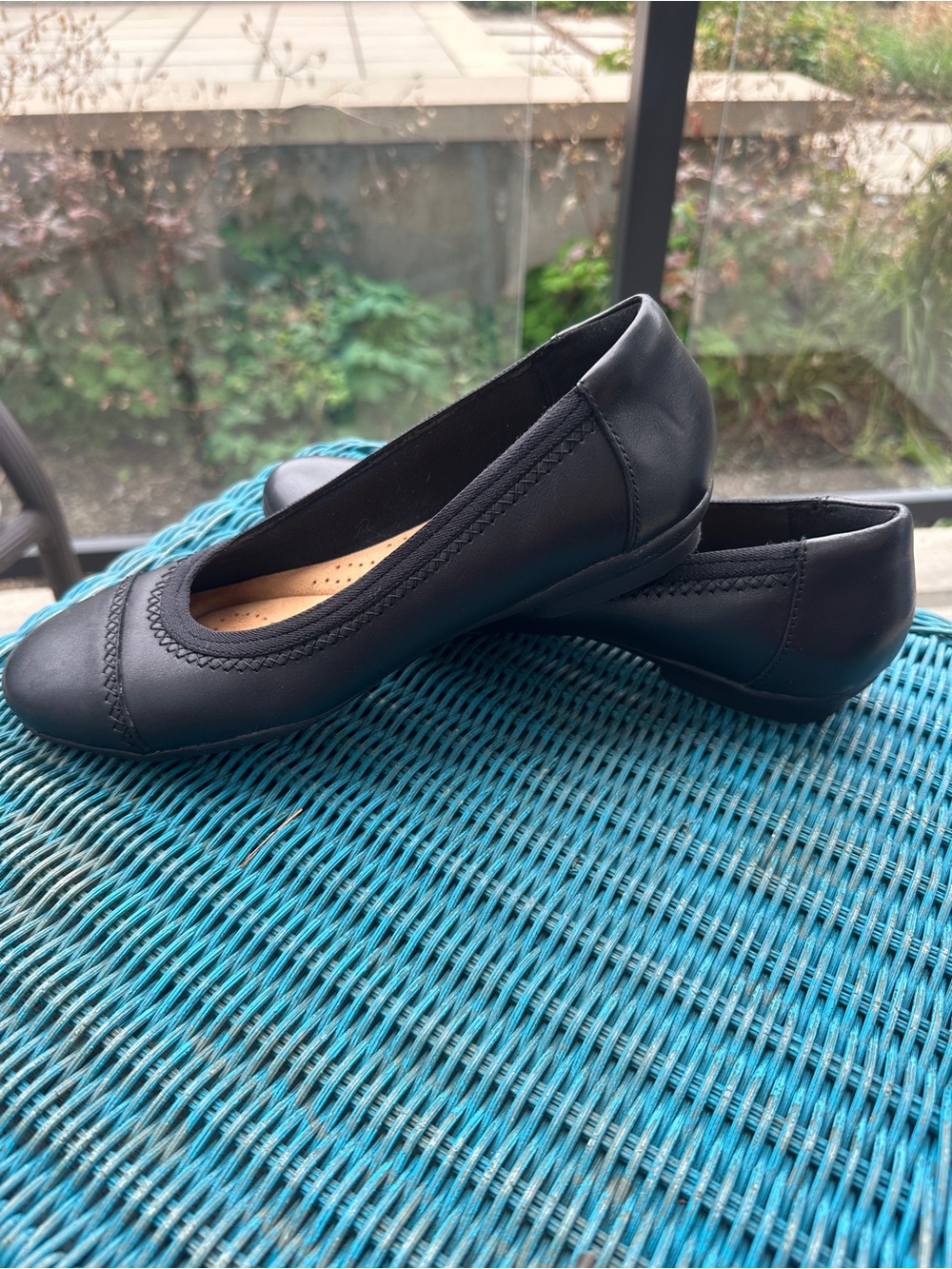 Clarks Collection Sara Bay Black Vegan Leather Ballet Flats - Size 8.5